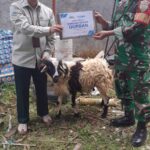 PPLI Salurkan Hewan Kurban untuk Warga Desa Nambo dan Desa Bantarjati