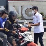 ‎Antisipasi Bahaya Abu Vulkanik, KONI dan KPP Bogor Raya Bagikan Ribuan Masker